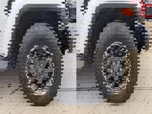 Used 2022 Jeep Gladiator Overland w/ Cold Weather Group image 17