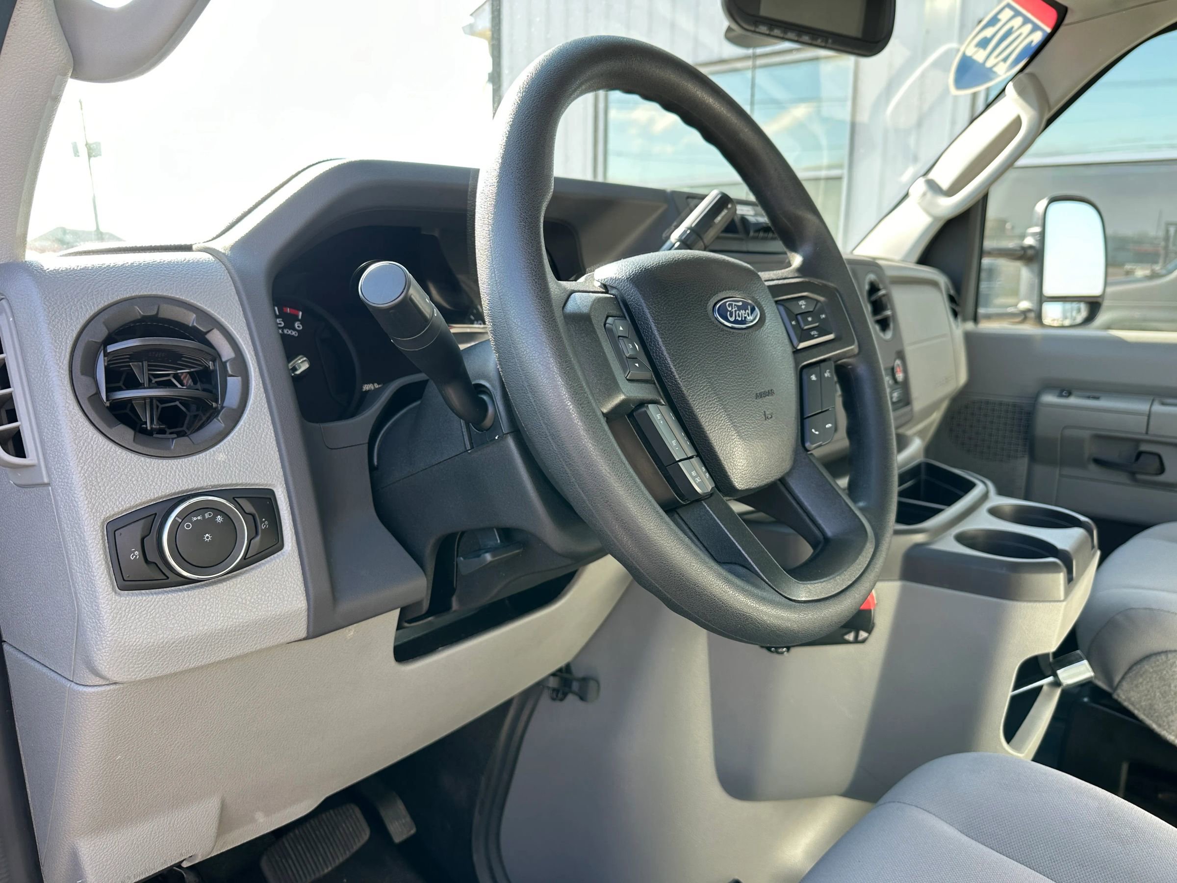 Used 2025 Ford E-450 and Econoline 450 Super Duty w/ Driver's Safety Package RWD image 22