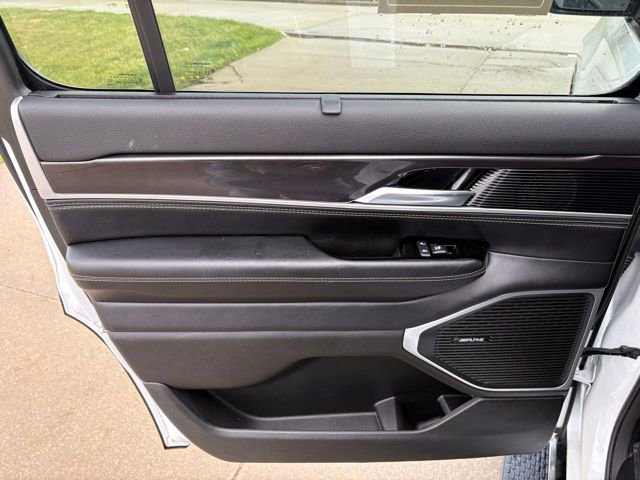 Used 2024 Jeep Wagoneer 4WD w/ Convenience Group I image 24