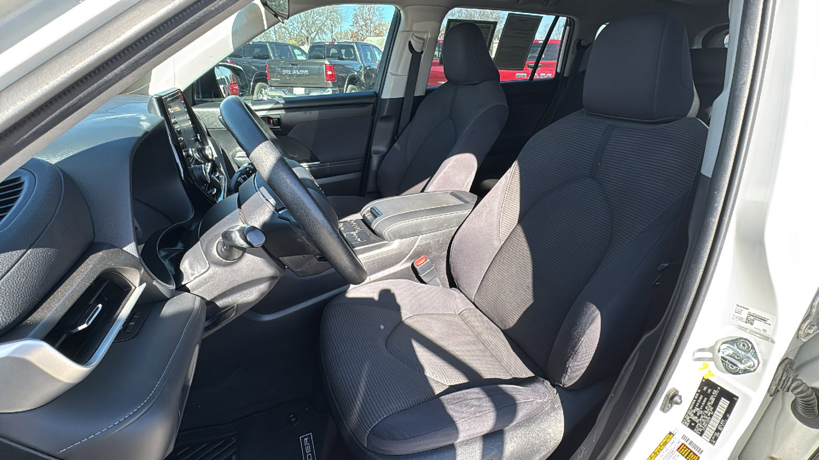 Used 2020 Toyota Highlander L image 13