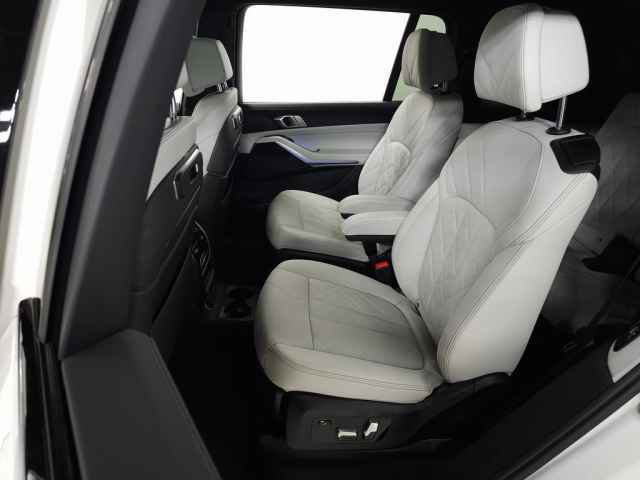 Used 2024 BMW X7 xDrive40i w/ M Sport Package image 39