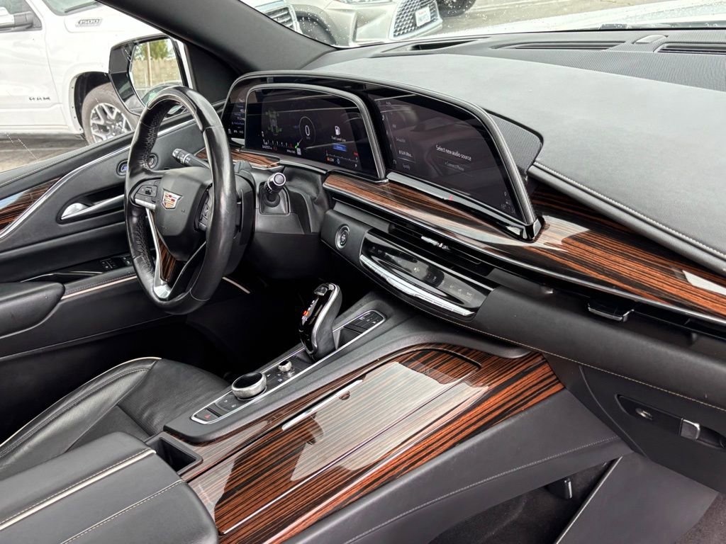 Used 2024 Cadillac Escalade ESV Premium Luxury AWD/4WD image 34