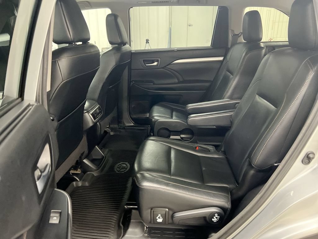 Used 2018 Toyota Highlander XLE AWD/4WD image 23