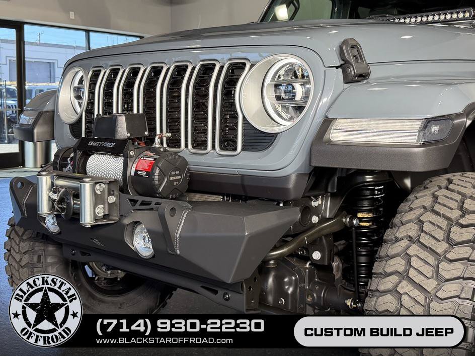 Used 2025 Jeep Wrangler Unlimited Sahara w/ Safety Group AWD/4WD image 12