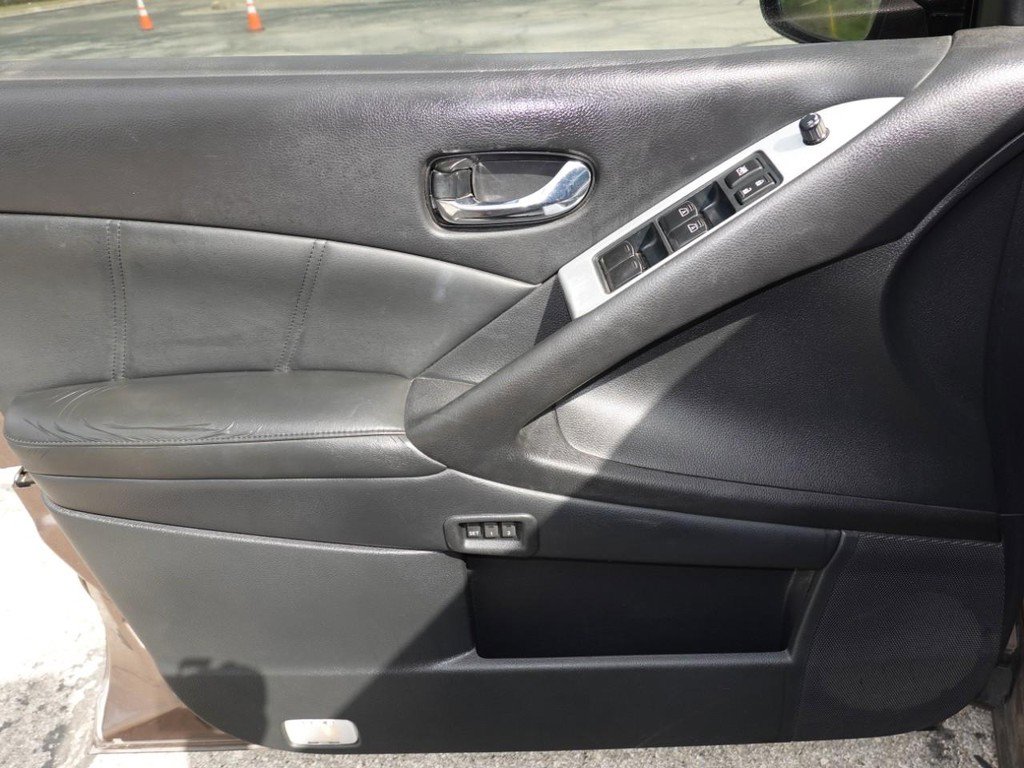 Used 2011 Nissan Murano SL FWD image 19