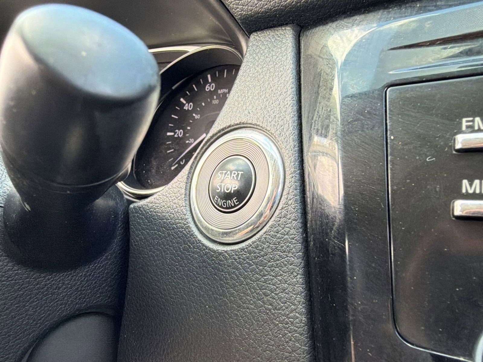 Used 2015 Nissan Rogue SV image 25