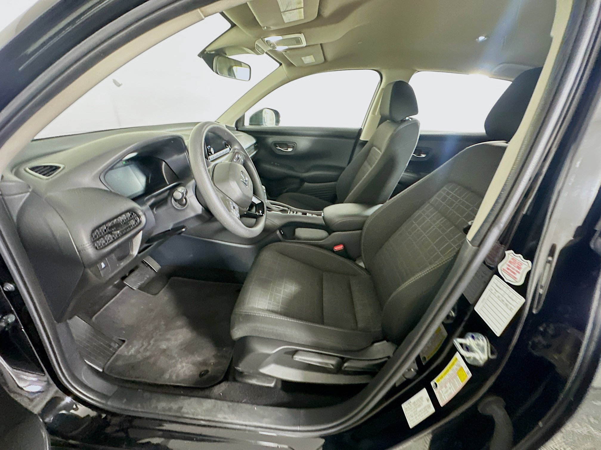 Used 2025 Honda HR-V LX image 13