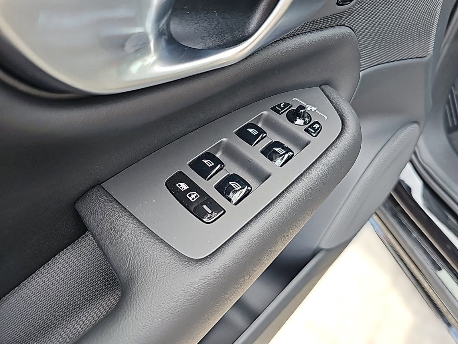 New 2024 Volvo XC90 T8 Plus w/ Protection Package Premier image 13