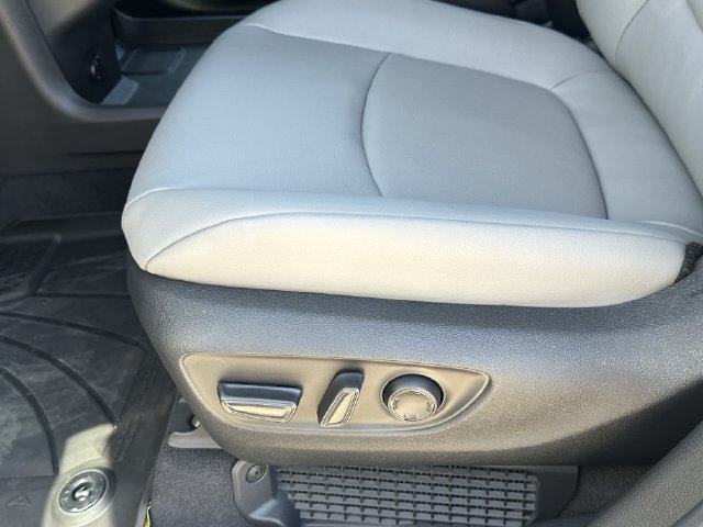 Used 2026 Toyota Sienna XLE FWD image 21