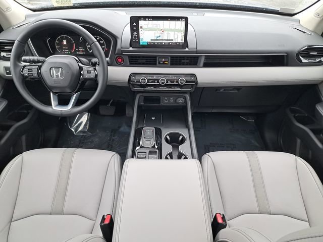 Certified 2025 Honda Pilot Touring image 14