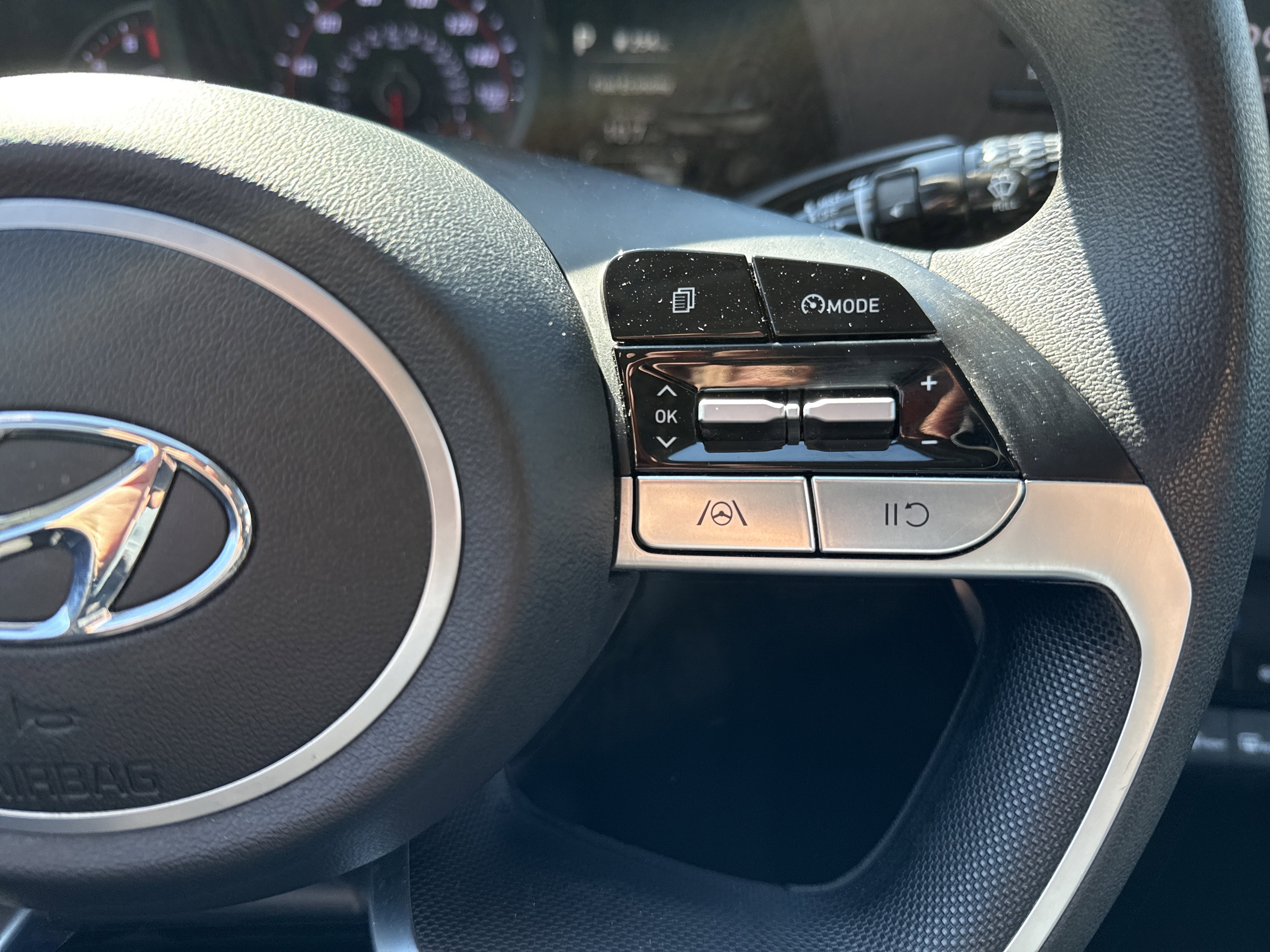 Used 2023 Hyundai Elantra SEL w/ Preferred Accessory Package FWD image 19