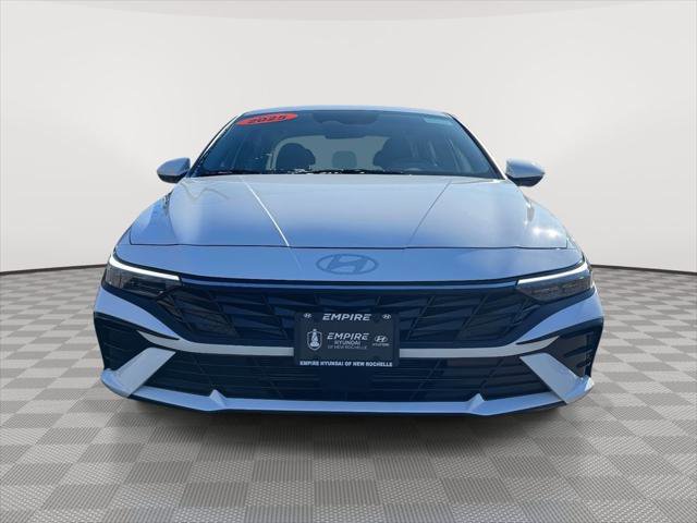 Certified 2025 Hyundai Elantra SEL FWD image 2