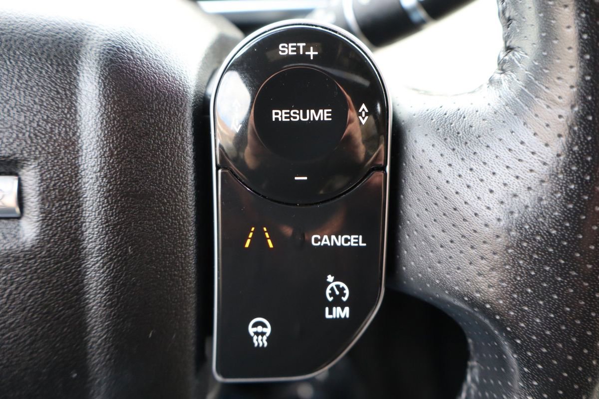 Used 2018 Land Rover Range Rover Sport HSE image 32