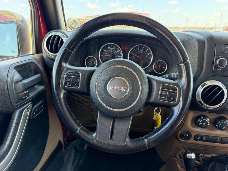 Used 2012 Jeep Wrangler Unlimited Rubicon w/ Connectivity Group AWD/4WD image 9