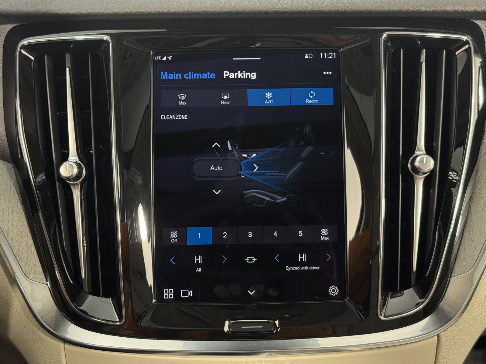 Used 2024 Volvo S60 B5 Plus w/ Protection Package Premier image 26