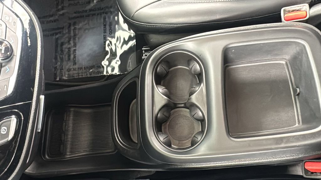 Used 2025 Chrysler Pacifica Select image 32