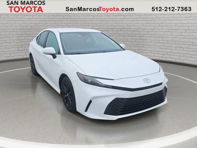 Used 2025 Toyota Camry LE image 3