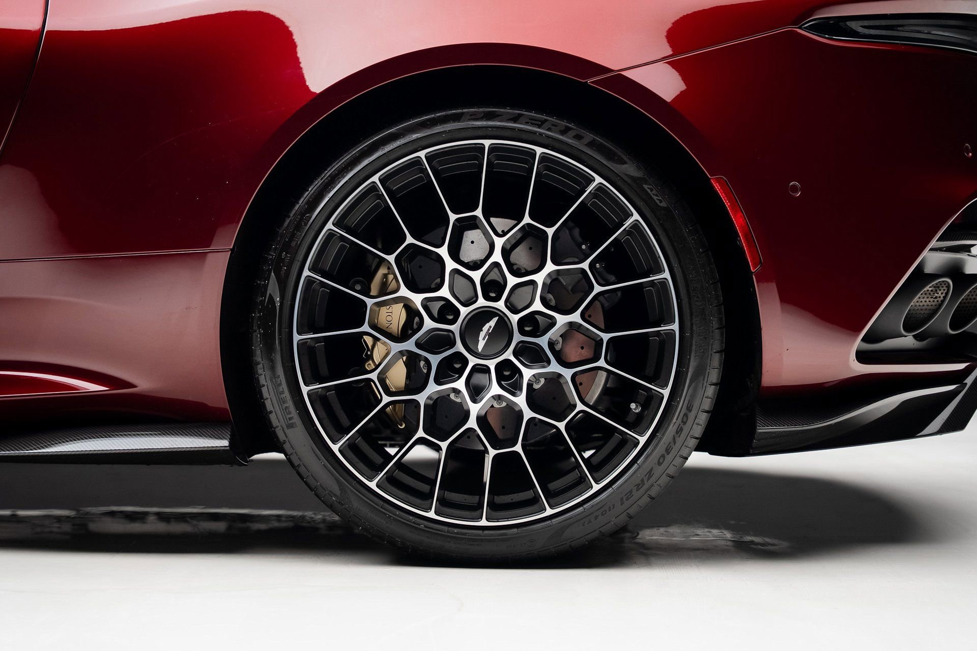 Used 2023 Aston Martin DBS Coupe image 22