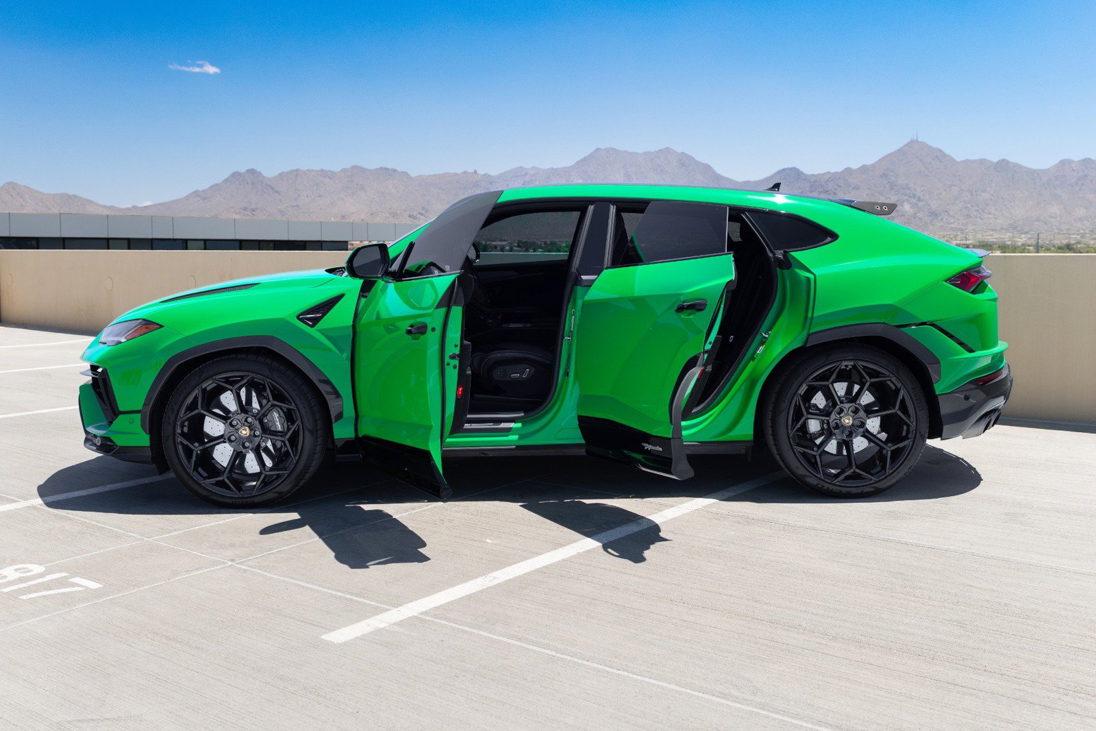 Used 2023 Lamborghini Urus Performante AWD/4WD image 10