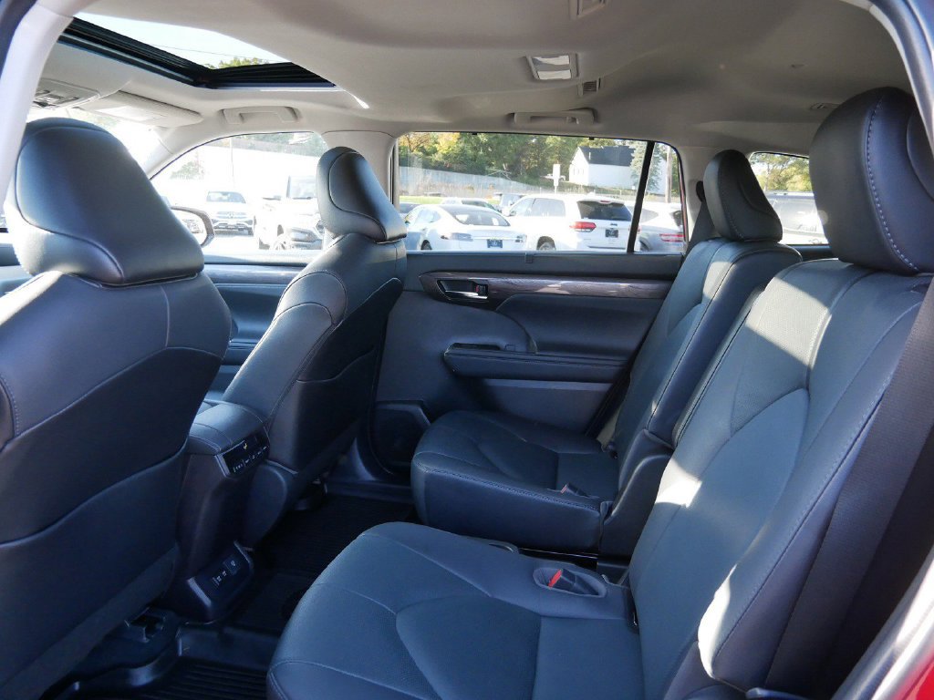 Used 2021 Toyota Highlander Limited AWD/4WD image 11