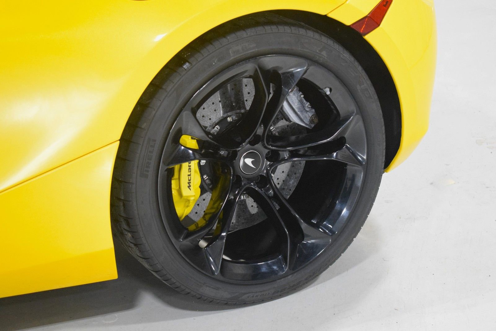 Used 2020 McLaren 720S Performance RWD image 8