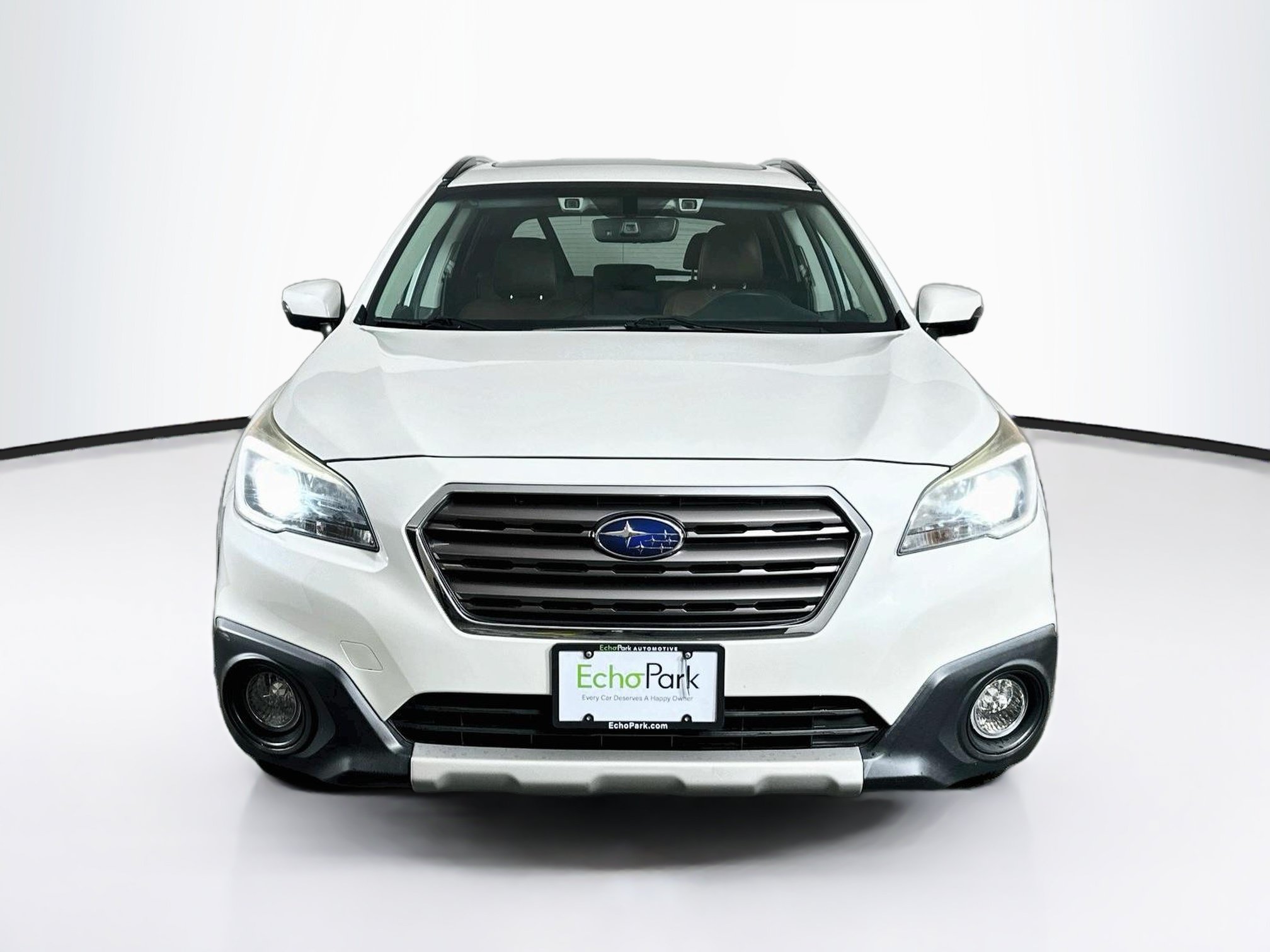 Used 2017 Subaru Outback 2.5i Touring AWD/4WD image 2