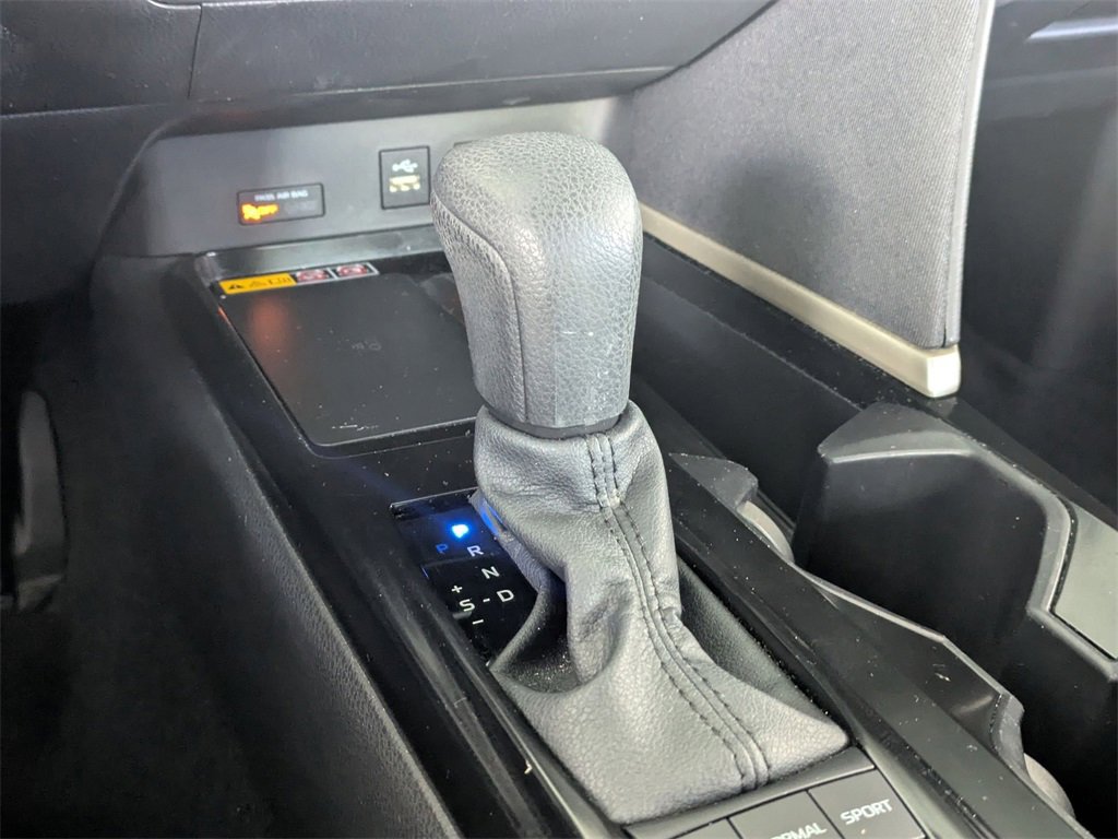 Used 2025 Toyota Camry LE image 14