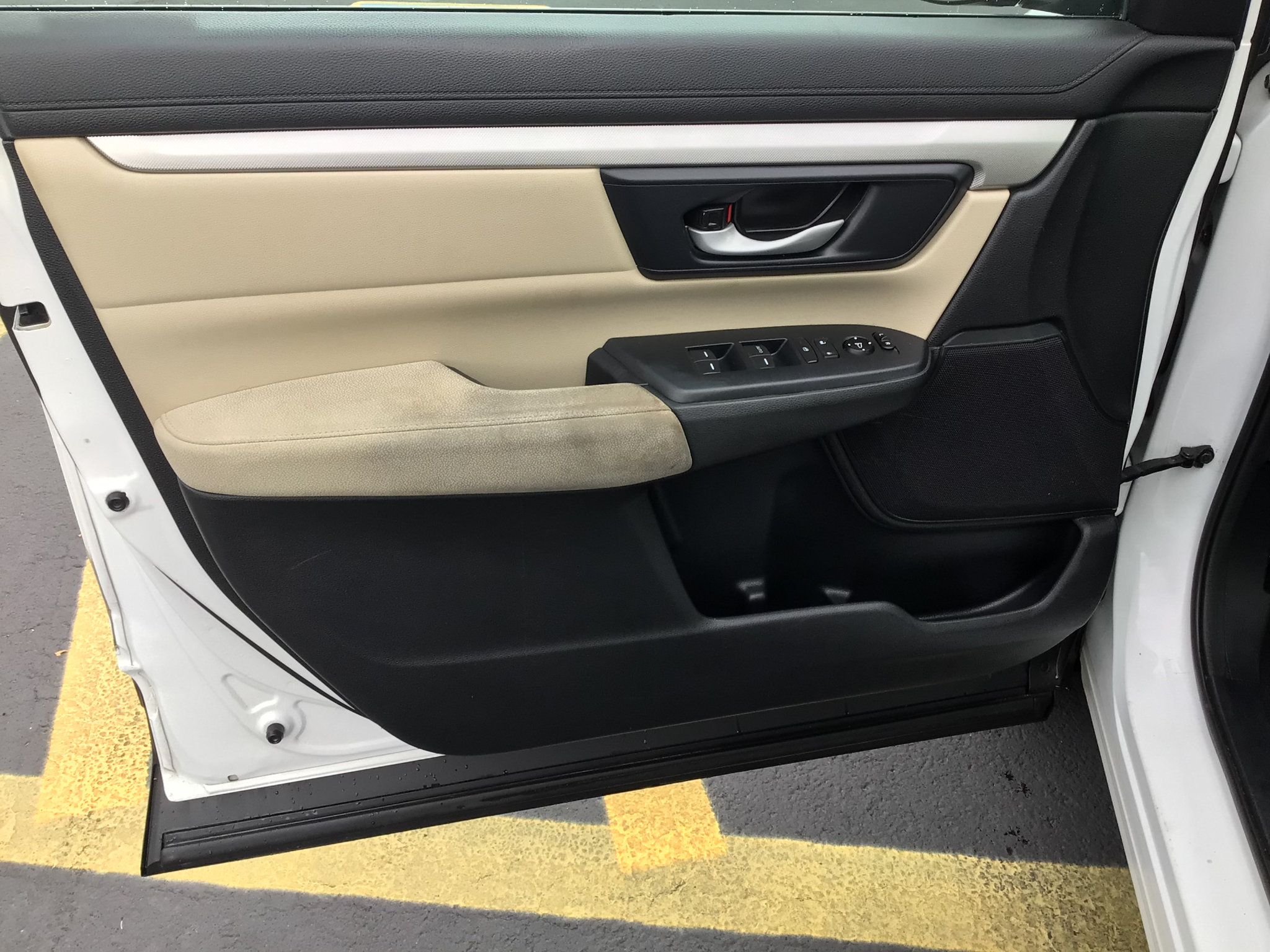 Used 2020 Honda CR-V LX image 9