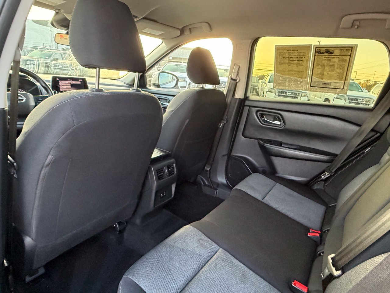 Certified 2025 Nissan Rogue SV FWD image 31