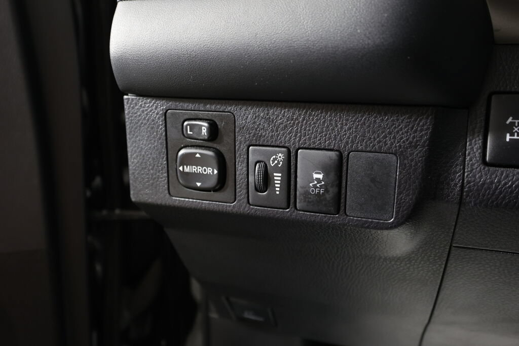 Used 2015 Toyota RAV4 XLE AWD/4WD image 31