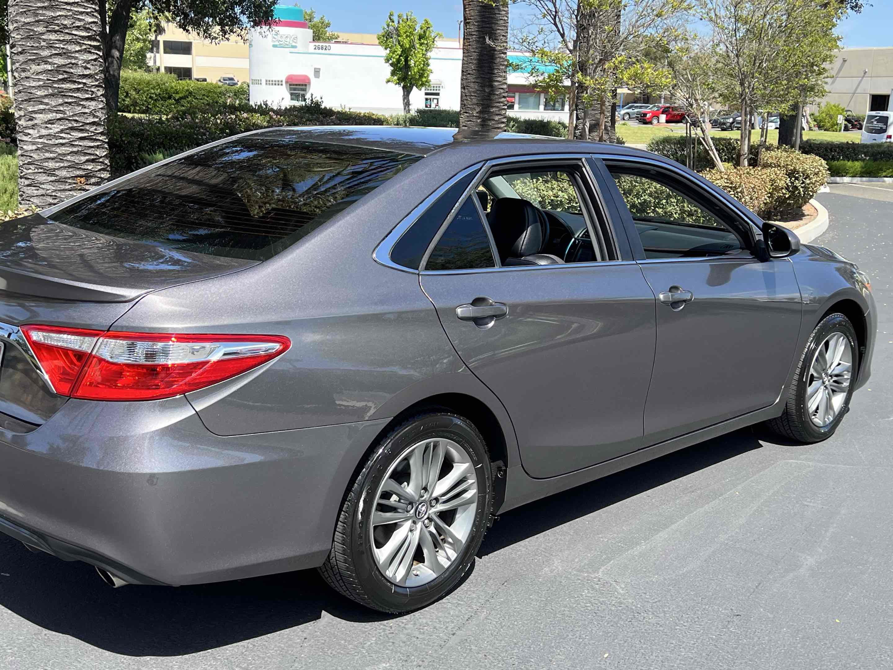 Used 2017 Toyota Camry SE w/ Moonroof Package FWD image 50
