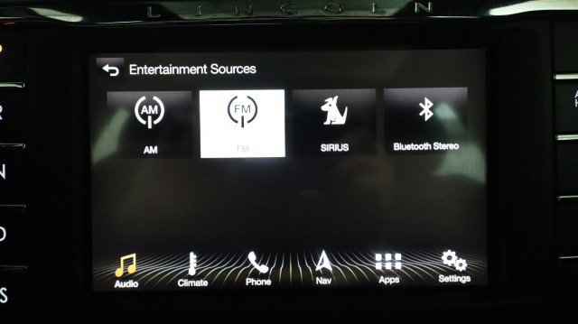 Used 2017 Lincoln Continental Select image 18