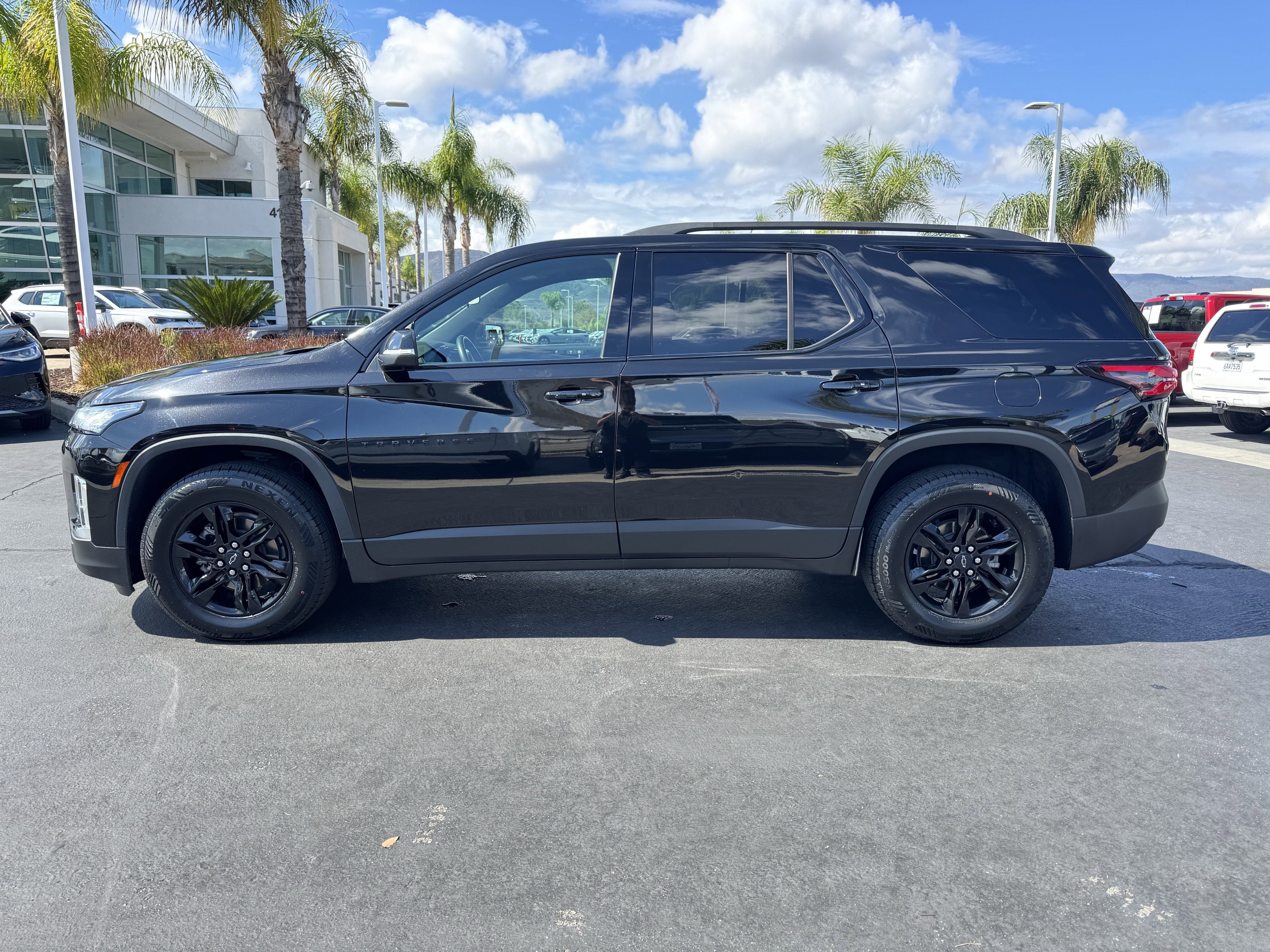 Used 2023 Chevrolet Traverse LT image 7