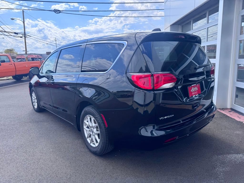 Used 2024 Chrysler Voyager LX FWD image 3