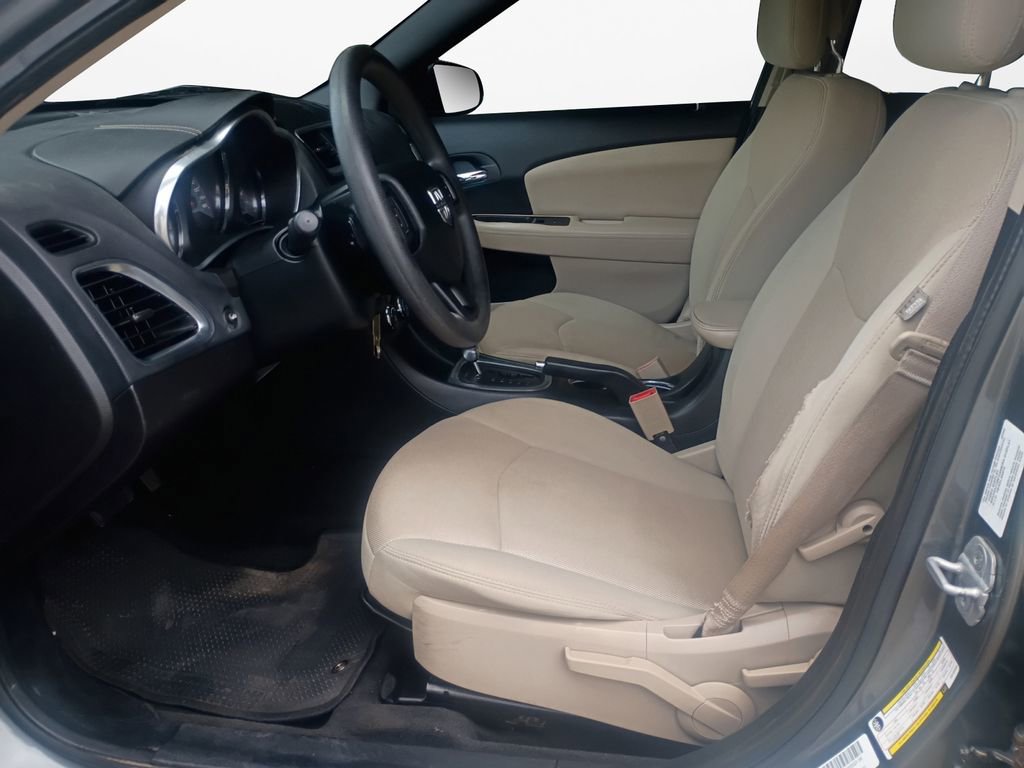 Used 2012 Dodge Avenger SE image 19