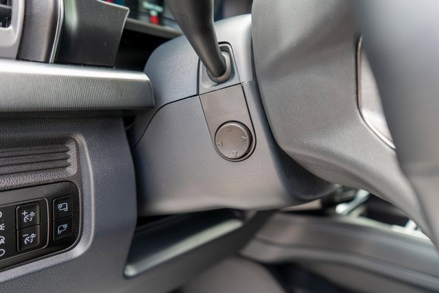 Used 2025 Ford F350 Platinum w/ FX4 Off-Road Package image 23