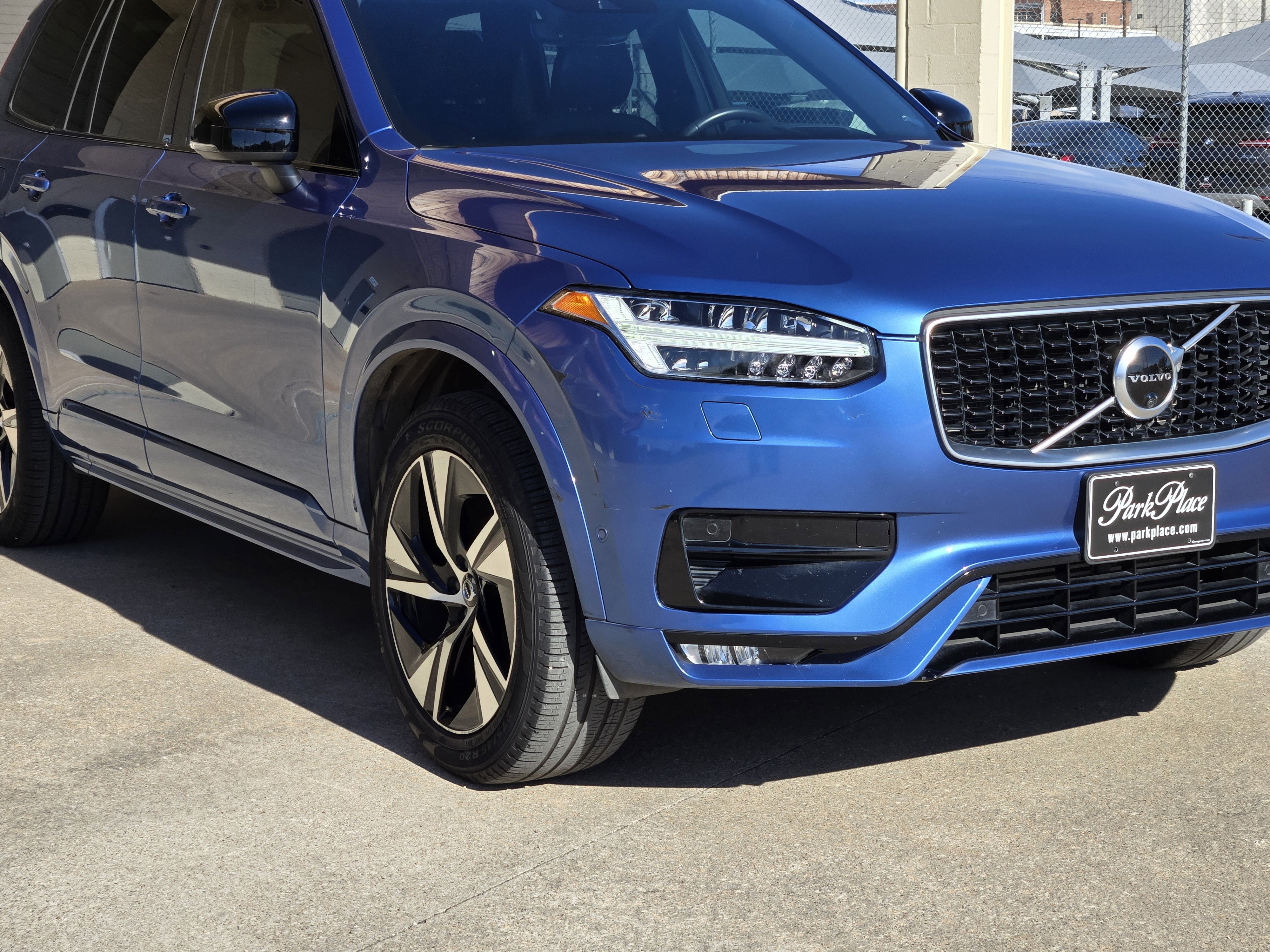 Used 2020 Volvo XC90 T6 R-Design image 11
