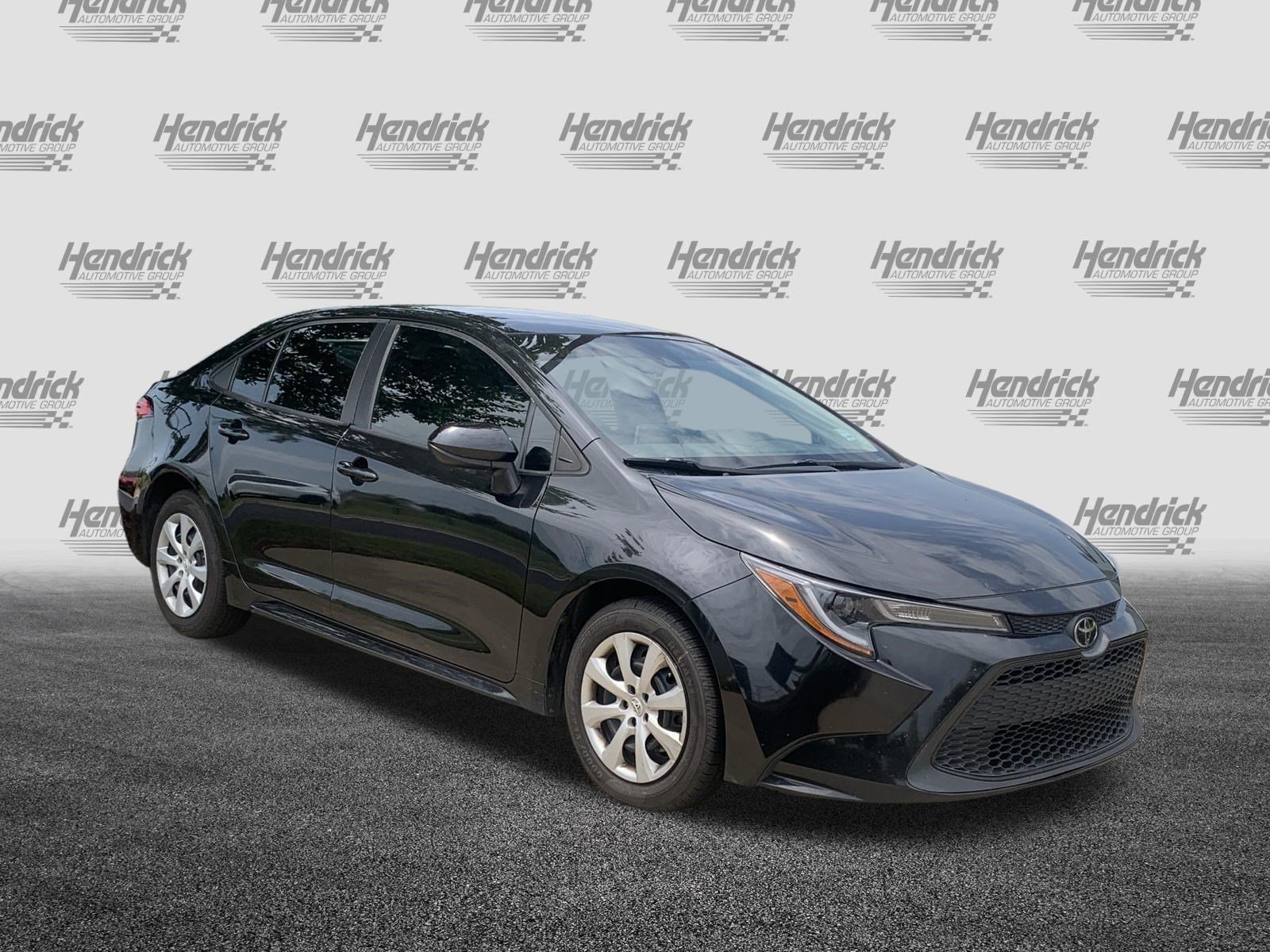 Used 2021 Toyota Corolla LE FWD image 2