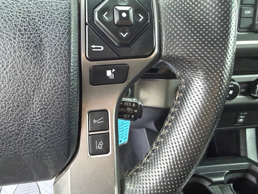 Used 2018 Toyota Tacoma SR5 AWD/4WD image 34