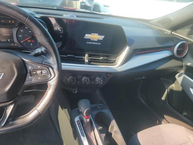 Used 2024 Chevrolet Trax RS w/ Driver Confidence Package FWD image 2
