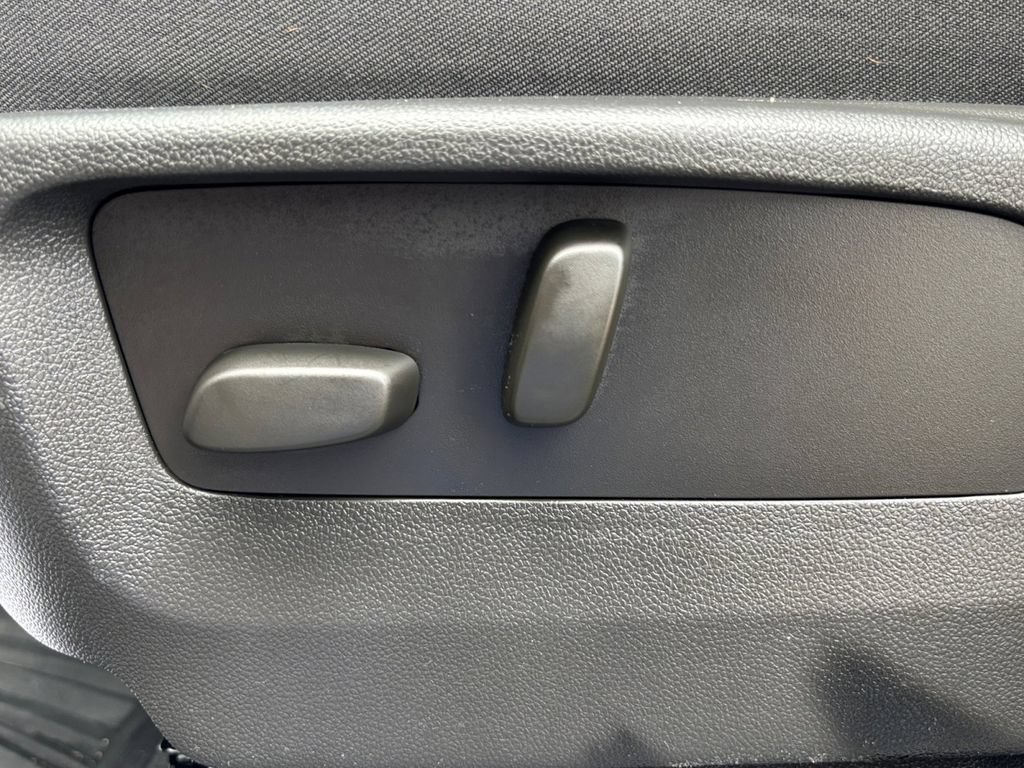 Used 2023 Buick Envision Avenir AWD/4WD image 31