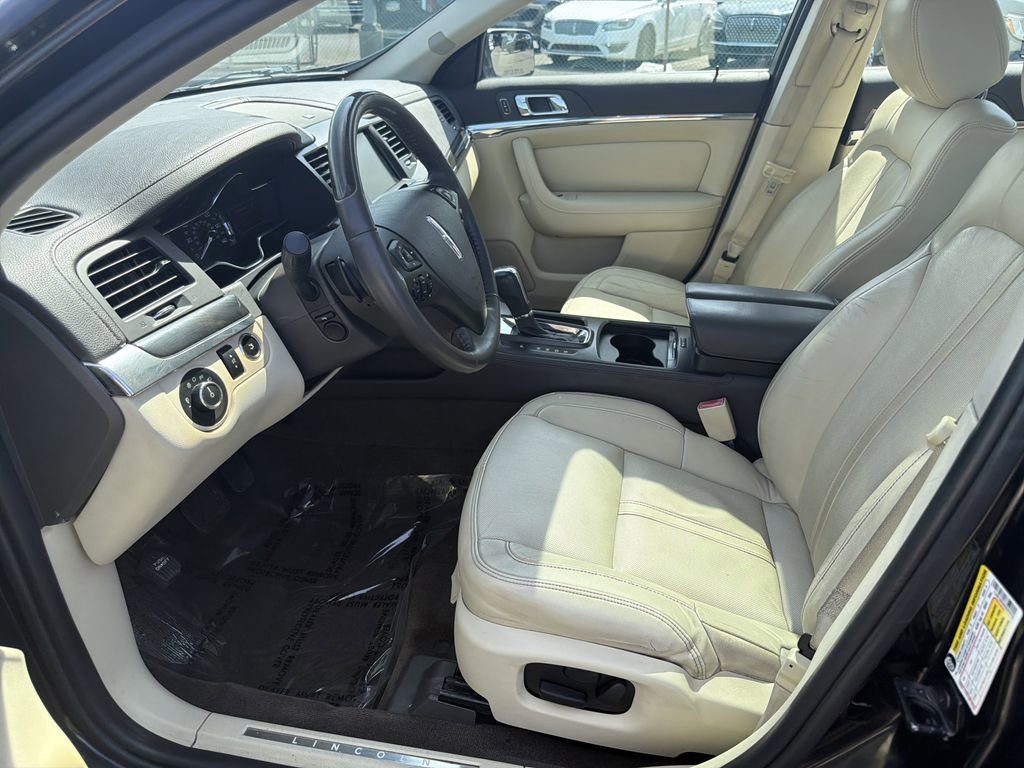 Used 2013 Lincoln MKS AWD image 11