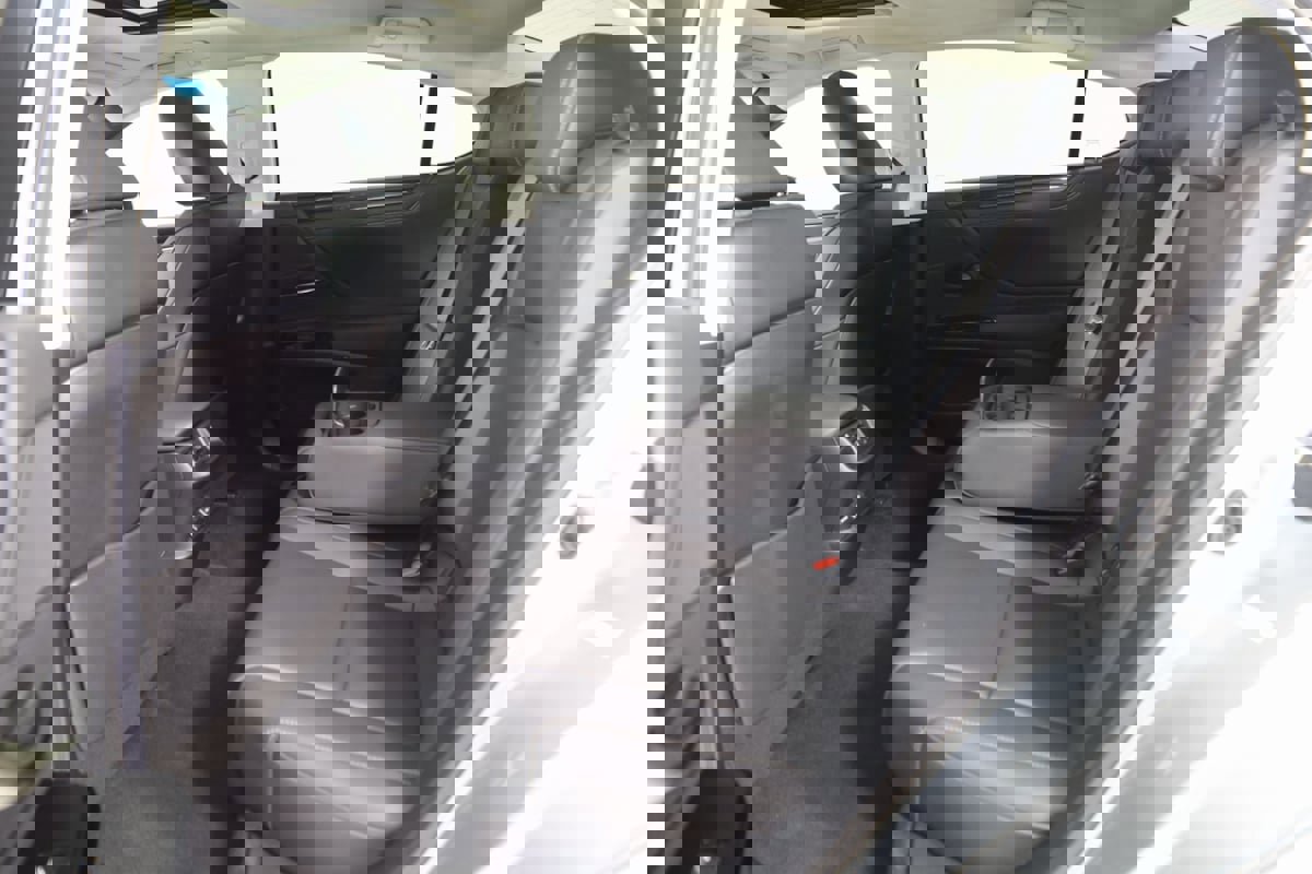 Used 2024 Lexus ES 350 w/ Accessory Package (Z2) image 47