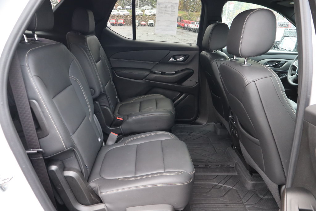 Used 2023 Chevrolet Traverse LT w/ LT Premium Package AWD/4WD image 24