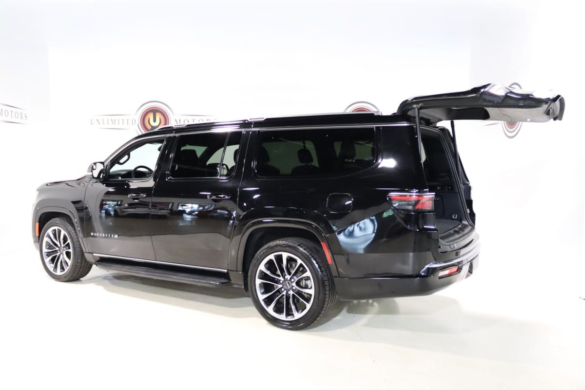 Used 2023 Jeep Wagoneer L Series II w/ Premium Group I AWD/4WD image 30