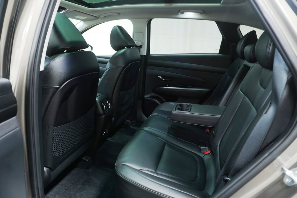 Certified 2025 Hyundai Tucson Limited AWD/4WD image 14