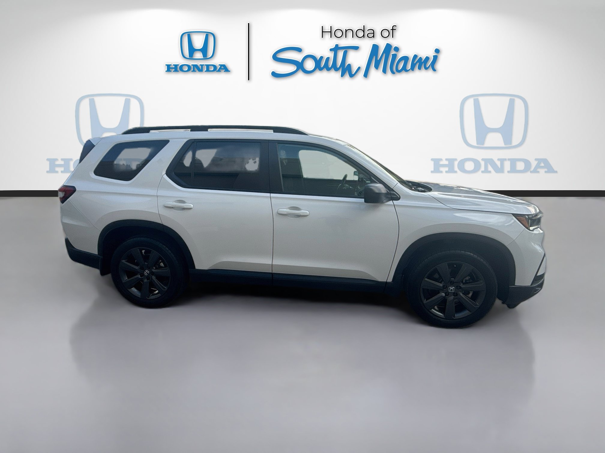 Certified 2025 Honda Pilot Sport image 8