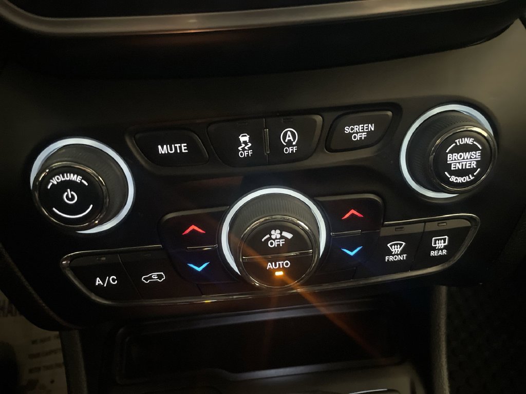 Used 2020 Jeep Cherokee Trailhawk w/ Cold Weather Group AWD/4WD image 11