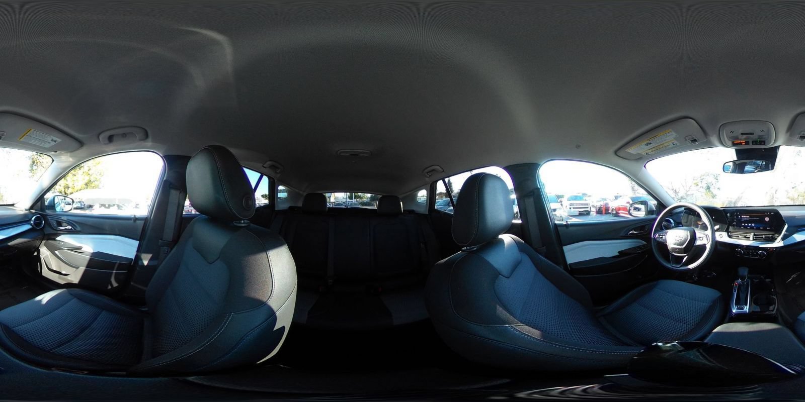 Used 2025 Chevrolet Trax LT FWD image 43