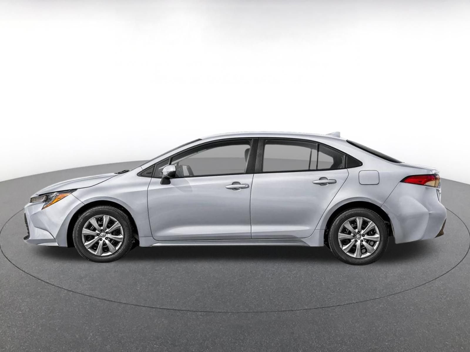 Used 2025 Toyota Corolla LE FWD image 3